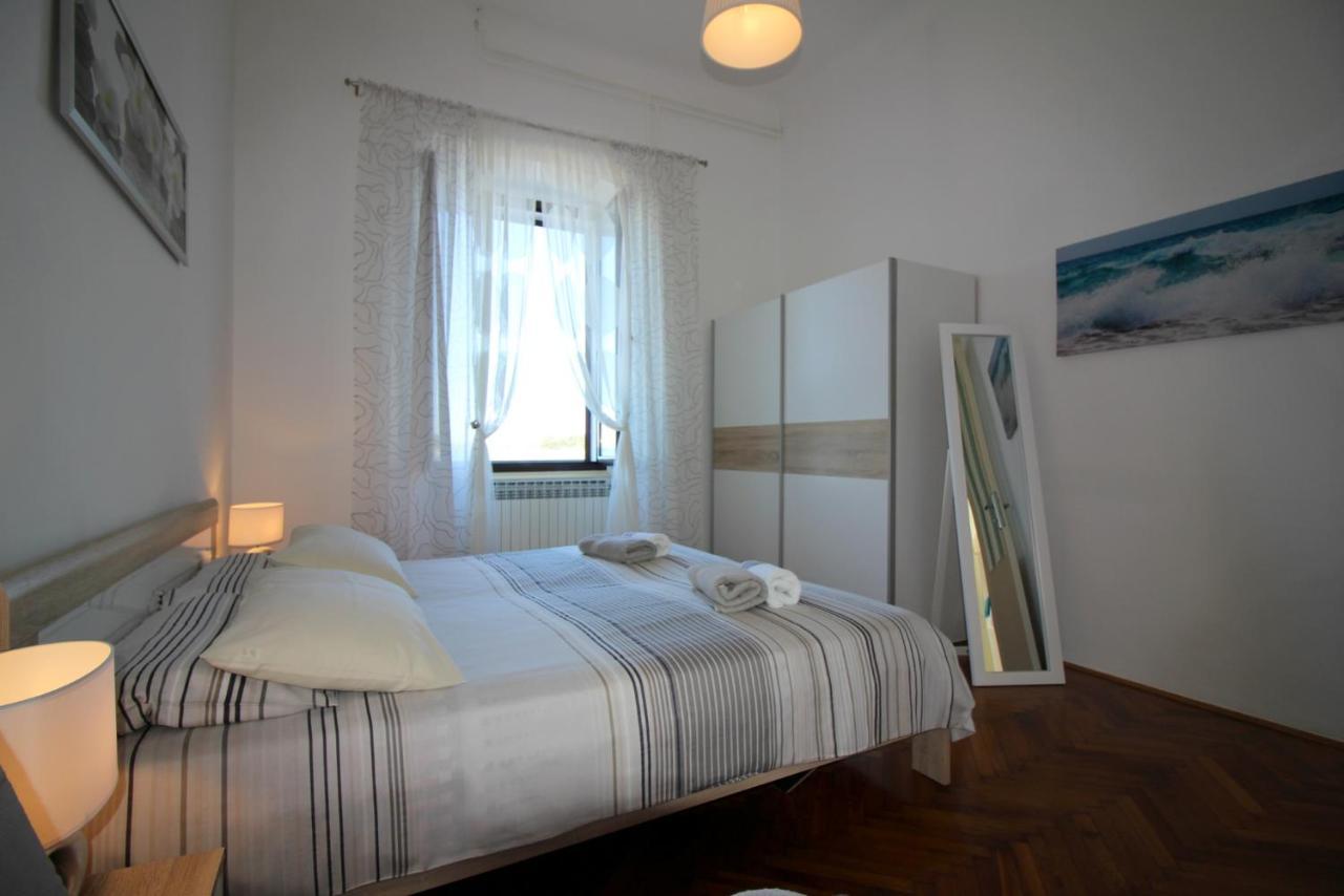 Old * Porec